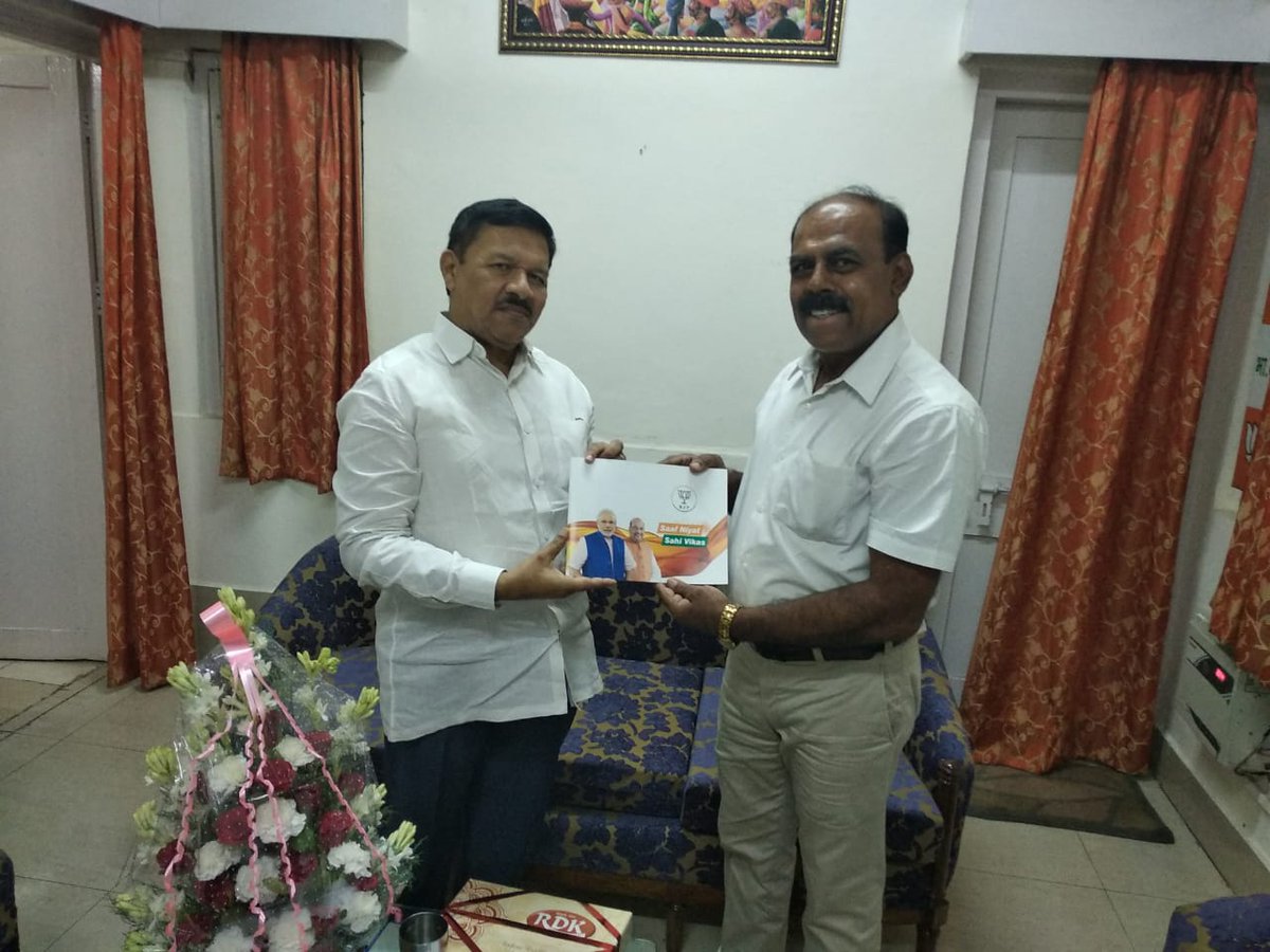 opsoni's tweet photo. Nice to meet BJP Vice President Shri Shyam Jaju ji today and received a copy of booklet explaining achievements of 4 years of modi government. #SaafNiyatSahiVikas https://t.co/C8V9pOzqmf