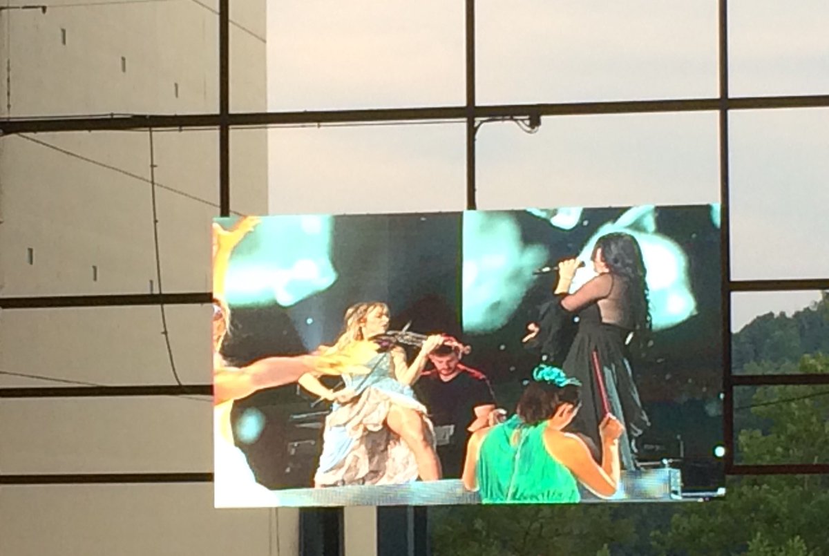 lunarainbow's tweet image. I went to the #evanescence &amp;amp; #lindseystirling concert tonight!  It was so amazing!  The opening act was #cellogram &amp;amp; they are insanely talented.  Lindsey put on an amazing show!  Evanescence was truly enchanting.  The best parts were when they were onstage together ❤️