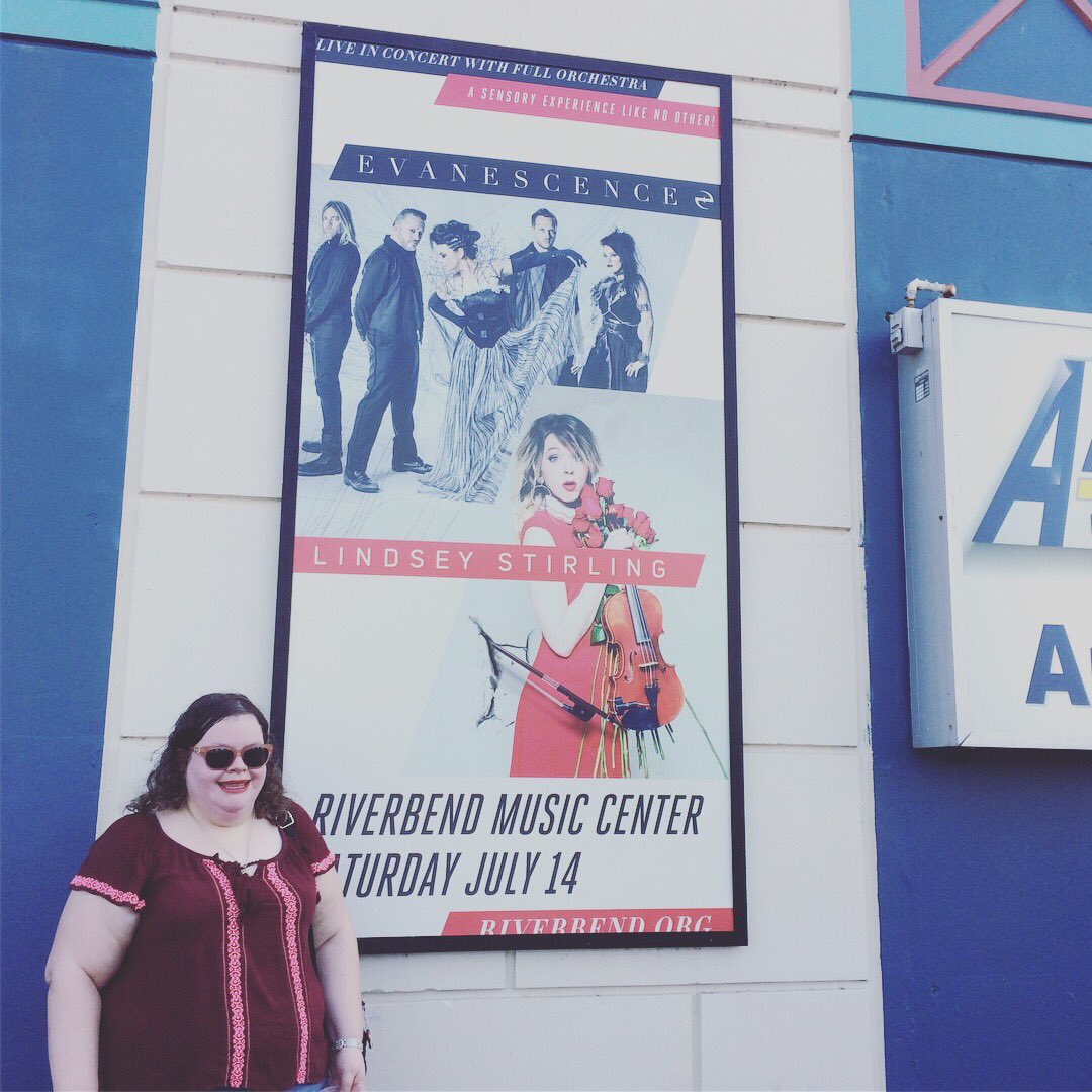 lunarainbow's tweet image. I went to the #evanescence &amp;amp; #lindseystirling concert tonight!  It was so amazing!  The opening act was #cellogram &amp;amp; they are insanely talented.  Lindsey put on an amazing show!  Evanescence was truly enchanting.  The best parts were when they were onstage together ❤️