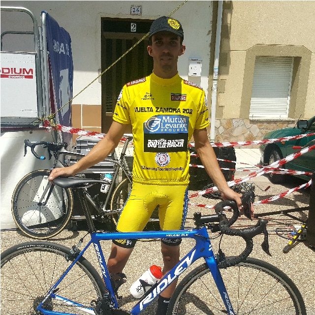 Eusebio Pascual, vencedor de la XXXV Vuelta a Zamora #EusebioPascual #MutuaLevanteBioracer #VueltaaZamora zonacycling.com/?p=73253