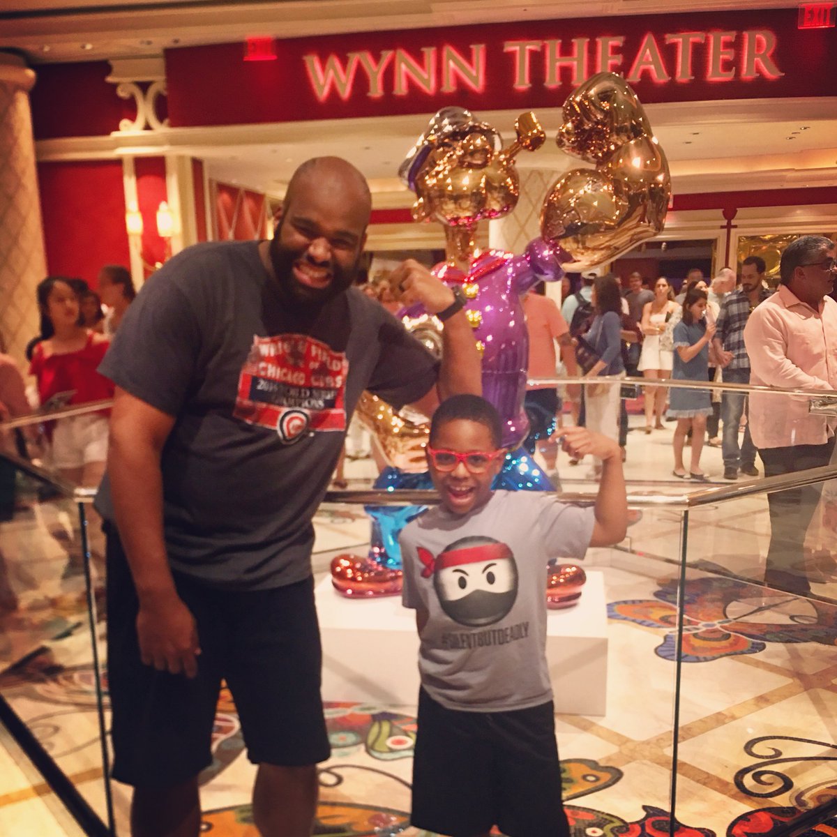 theemacpac's tweet photo. Our #scavengerhunt around #Vegas took us to some pretty cool places today!
#lasvegas #wynn #popeye #ckdvlogs #themacpac #familyvloggers #vlogger #vlog https://t.co/slO3ZflDDR