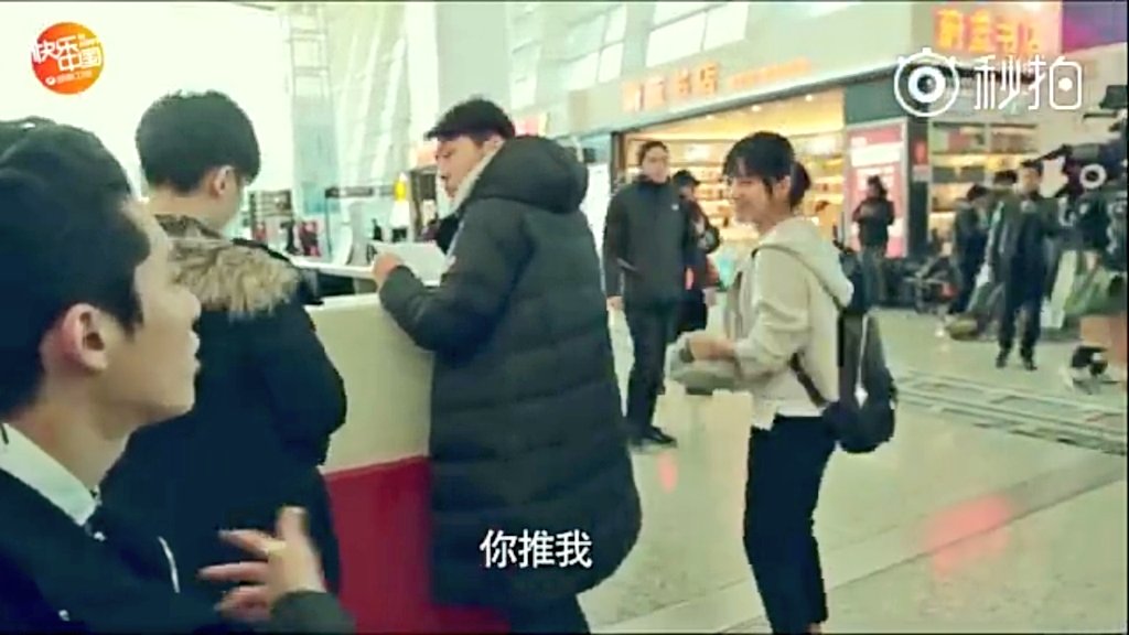 (10) so far this is my fav. part in the bts vid.  Yy was about to slap Dd here and she goes back quickly but Dd ask her to push the luggage wheel while he is sitting there and they switch places Just look at the 3rd pic where all the attention of the staff's are on them 