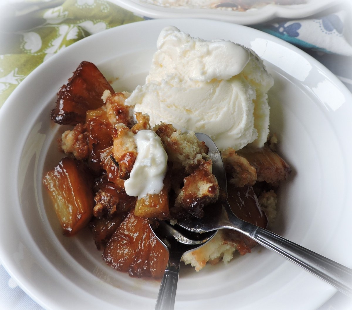 MarieRYnr's tweet photo. Downside Up Pineapple Cobbler. To die for deliciousness served warm with vanilla ice cream. https://t.co/wq3ooq4cyE #foodporn #delicious #dessert #recipe #whatsforpudding #LetsEAT https://t.co/4PxF4IlhcY