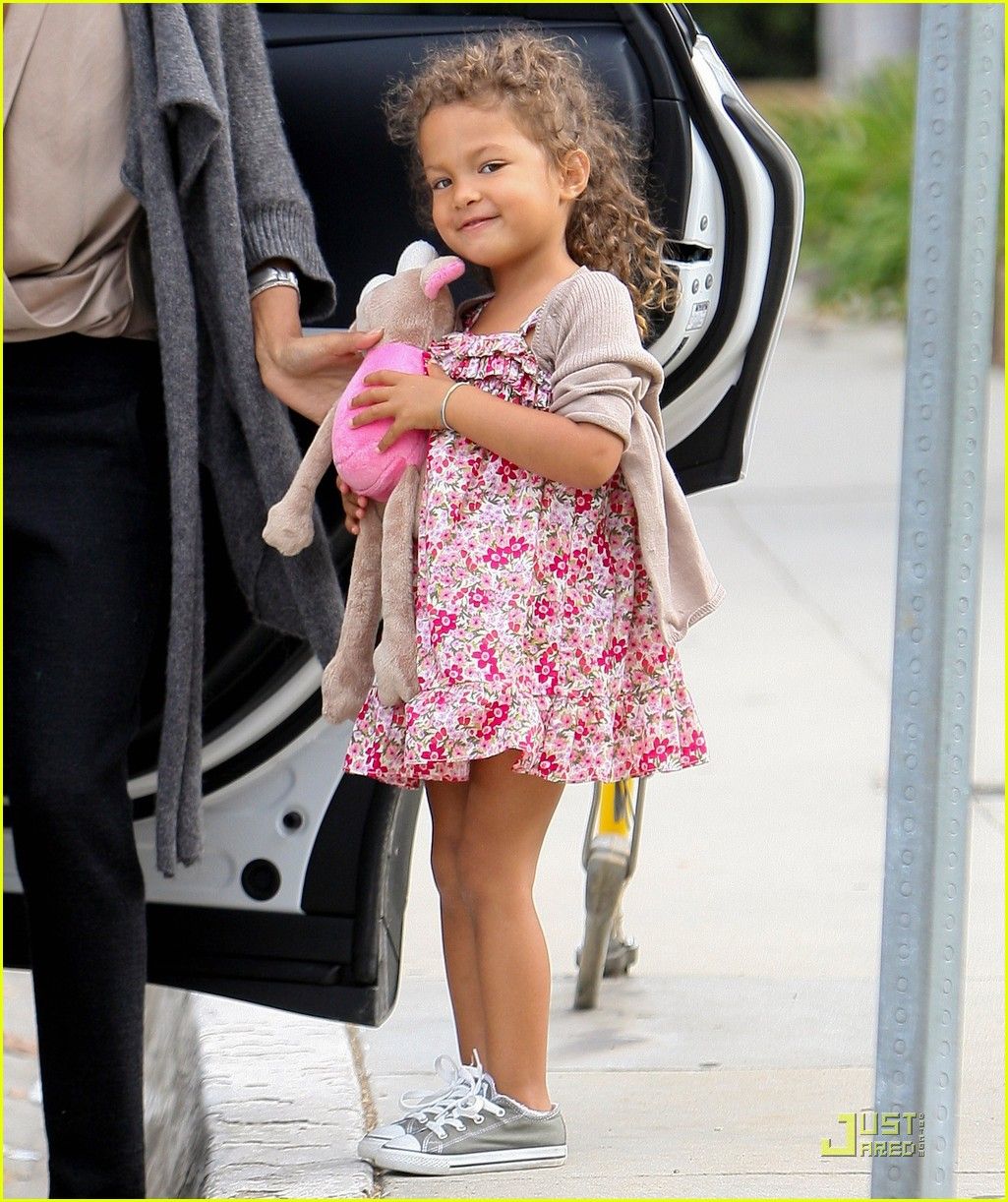 She looks like Halle Berry s kiddo. Both are beautiful girls. Happy Birthday to your big girl!  
