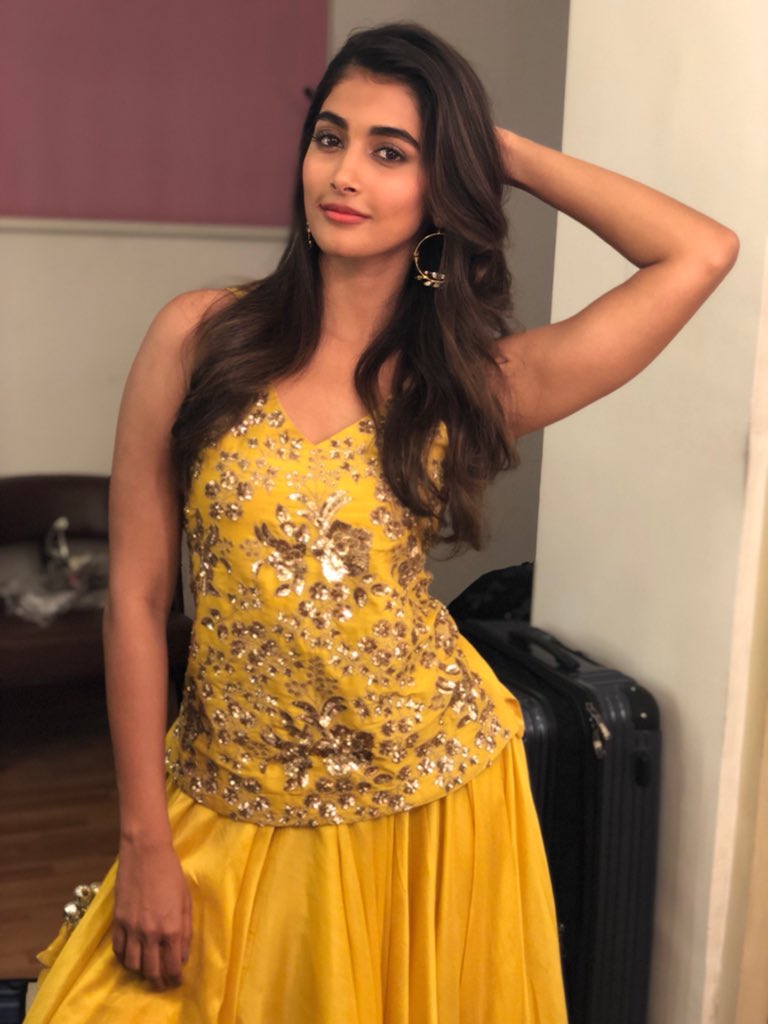 hegdepooja's tweet photo. Bring your own sunshine ☀️ #Saakshyam https://t.co/1vs9jButKE