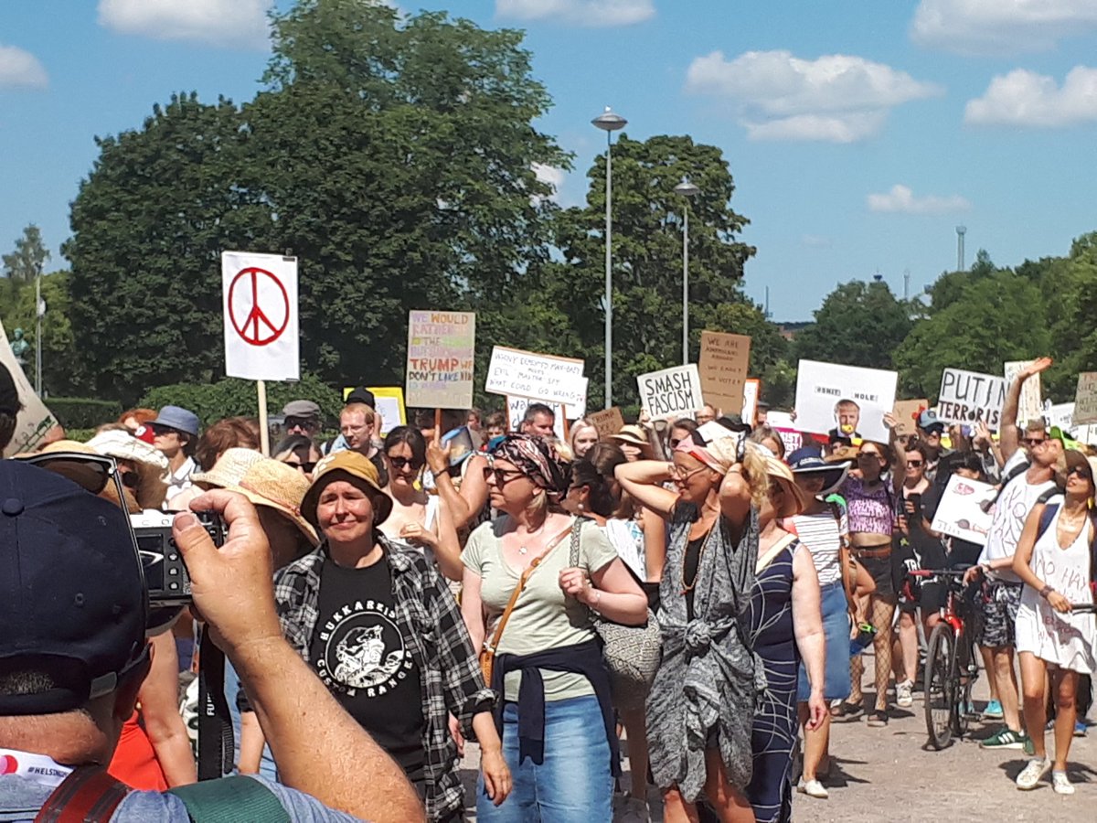 #HelsinkiCalling lähti kohti Senaatintoria..#HELSINKI2018 #TrumpPutin