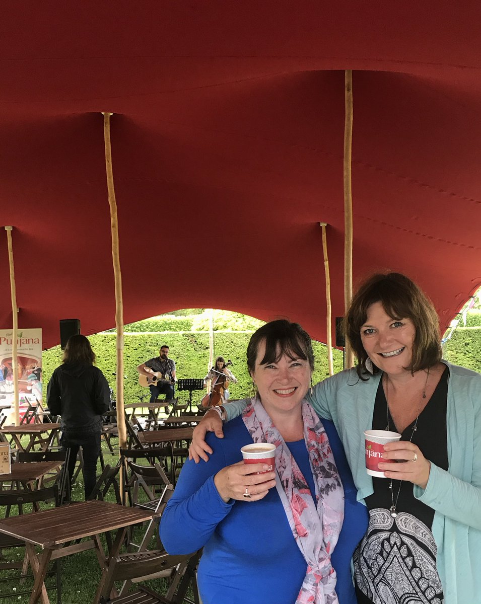 eating_ideas's tweet photo. A proper start to my #foodie day out with @IrishFeast_ -listening to @SamGribbenMusic with a cup of @PunjanaTea at @DalriadaFest in @GlenarmCastle #DALFEST18 https://t.co/CmGQzoYWfu