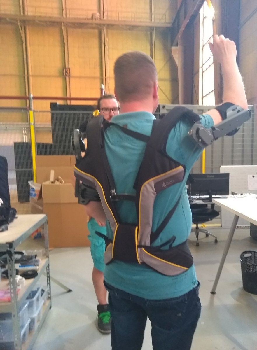 KeySafe_Cloud's tweet image. Experiencing empowerment from SkelEx with an exoskeleton that makes repetitive work above the head much more seemless. Strange that you hardly feel it normally, while experiencing a boost lifting and keeping arms up. Thanks @SkelEx2