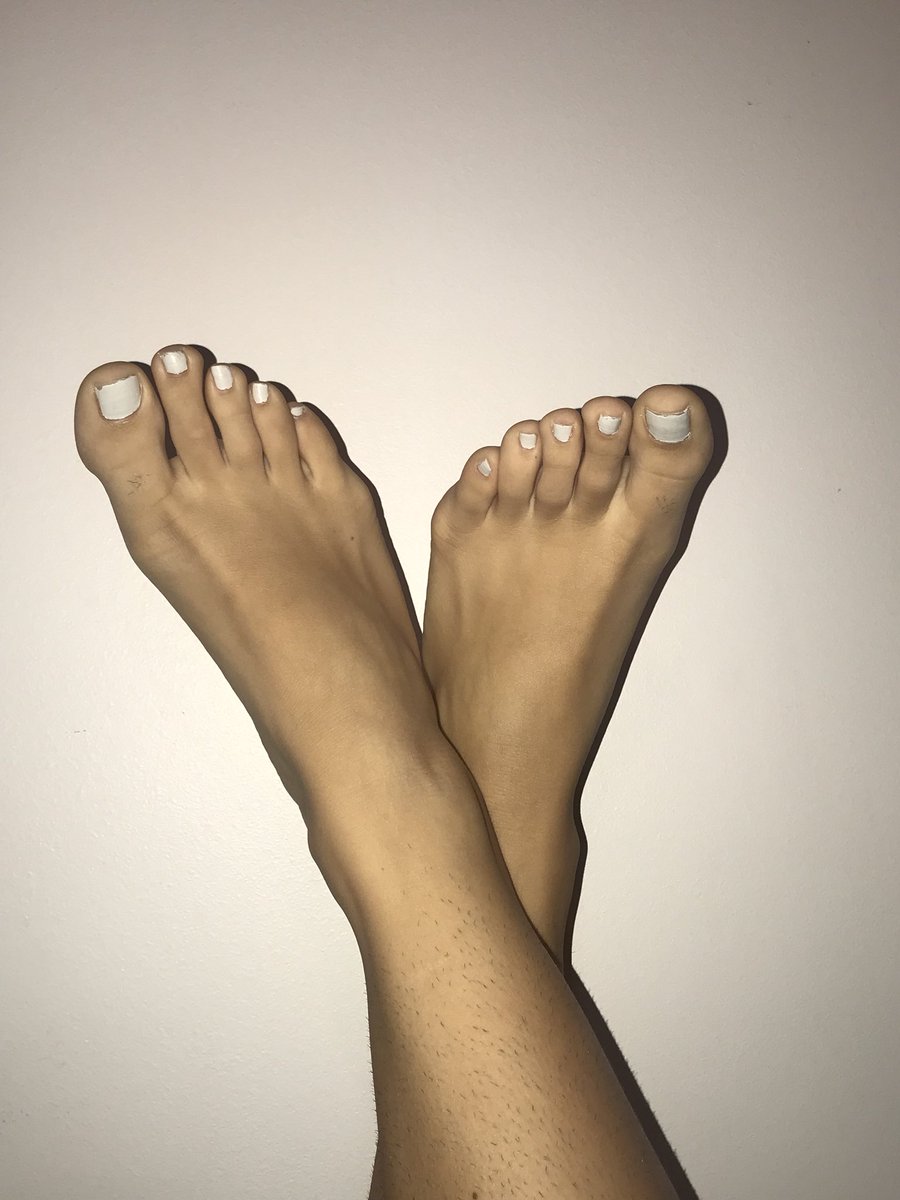 FeetNatural's tweet photo. just a little teaser ;)
#feetfetish #sexyfeet #barefoot #longtoes #toefetish #soles #sexytoes #paintedtoes https://t.co/aNKfhRHCPZ