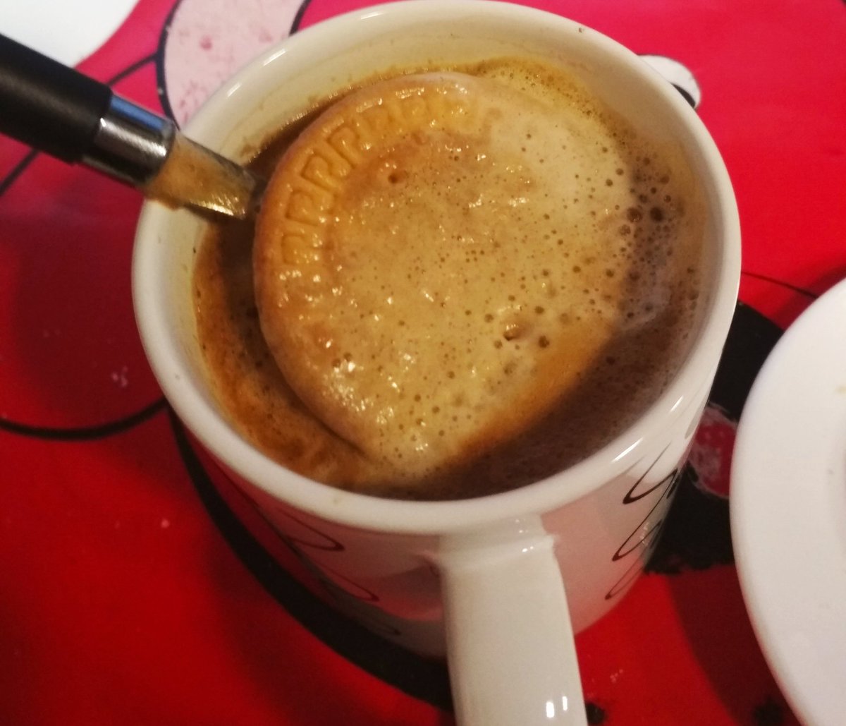 VioletaFou's tweet photo. Esto me pasa por madrugar en domingo. #DesprendimientoDeRutina. #YoMeVuelvoPaLaCama #FelizDomingo https://t.co/mM7gzyMhAD