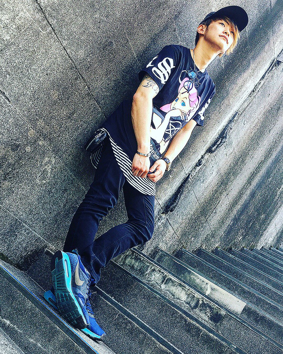 DJ_UME0228's tweet photo. 本日も撮影しました😎✨
check📸☑️
#ootd
#fashion
#ストリートファッション
#zara
#killstar
#minority
#roshell
#nike
#nikeairmax
#airmaxtavas
#スニーカー
#足元倶楽部 #あしもと倶楽部
#お洒落さんと繋がりたい
#おしゃれさんと繋がりたい https://t.co/tMg4GxyW7o