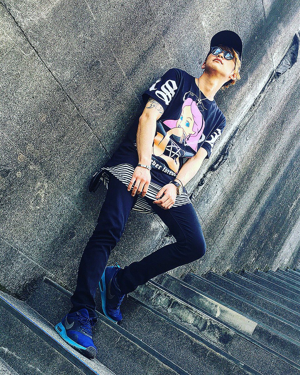 DJ_UME0228's tweet photo. 本日も撮影しました😎✨
check📸☑️
#ootd
#fashion
#ストリートファッション
#zara
#killstar
#minority
#roshell
#nike
#nikeairmax
#airmaxtavas
#スニーカー
#足元倶楽部 #あしもと倶楽部
#お洒落さんと繋がりたい
#おしゃれさんと繋がりたい https://t.co/tMg4GxyW7o