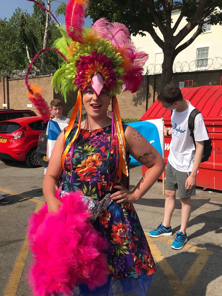 Had a great day fundraising- it was VERY warm and we walked a long way. Still time to donate- pop into store or visit <a href="/Sue_Ryder/">Sue Ryder</a> 🌺🌹🌸🌼🌻 (Everyone asked if i was dressed for Pride😂) #nottingham #Pride2018 #carnival