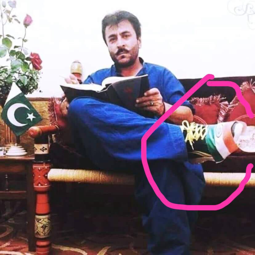 RishiUvaach's tweet photo. Pakistani swine Siraj Raisani, ISI's man trying hands in politics got killed in Mastung Suicide Bomb attack.
#SabTrackParHai #SubtleMessage https://t.co/Nwh1SFvSS6