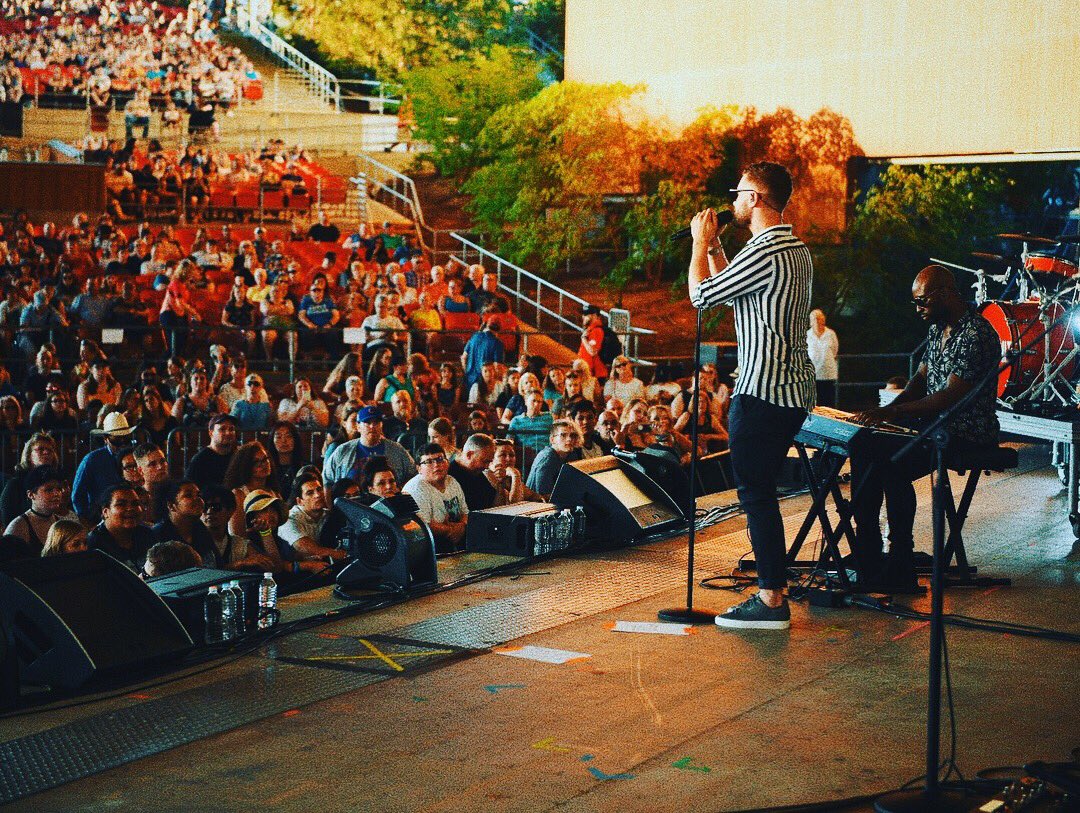 calumscott's tweet photo. This is me every night! 😂 Another show blown away by another incredible audience, this time in Auburn, Washington. Thank you for allowing me to tell my stories! X #ptxsummertour2018 #CalumScottTour (📸 @LukeFontana) https://t.co/qrCe19Sbb6