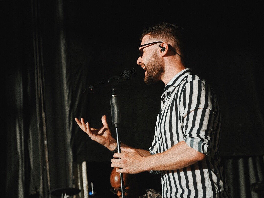 calumscott's tweet photo. This is me every night! 😂 Another show blown away by another incredible audience, this time in Auburn, Washington. Thank you for allowing me to tell my stories! X #ptxsummertour2018 #CalumScottTour (📸 @LukeFontana) https://t.co/qrCe19Sbb6