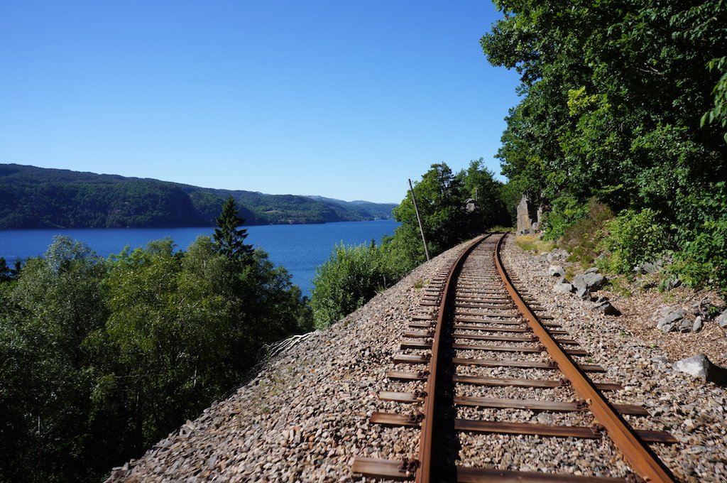 #Flekkefjordbanen er den vakreste strekningen i Norge hvor en kan sykle #dresin. skinnelangs.no/index.php?id=2…