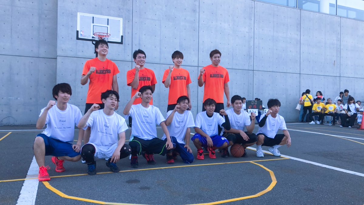 sports_asc's tweet photo. #NSG夏フェス
3×3 のエキシビションマッチ
#五十嵐圭 選手 #森井健太 選手 #石井峻平 選手 #渡辺竜之佑 選手
ありがとうございました📣🏀⛹️‍♂️

#albirexbb
#カレッジリーグ
#アップルスポーツカレッジ https://t.co/7jZpdBvspX