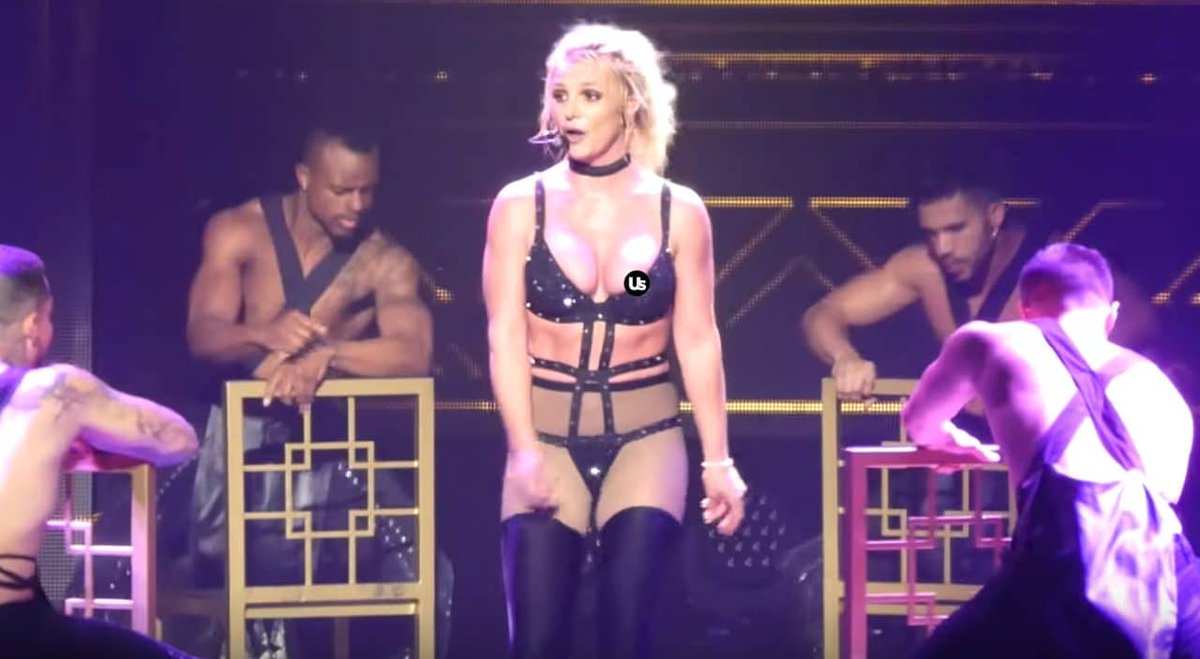 Ross Crystal On Twitter Britney Spears Suffers A Wardrobe