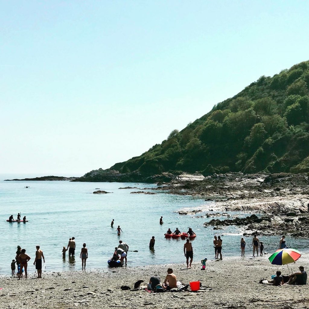 An oldie for today. #BehemothTheSeaMonster (1959) directed by #DouglasHickox and #EugèneLourié used #TallandBay in #Cornwall as a film location. For more information about this area + a free to download tourist map, click here >>> ow.ly/qBIm30kWoBb