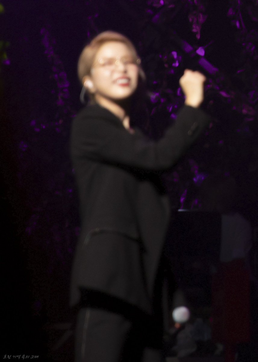 HGG20140619's tweet photo. 2018. 06. 17 솔라감성 Blossom In Busan

느끼 강습 받은 열혈 수강생

#마마무 #7월16일 #컴백 #솔라 #문별 #휘인 #화사 #김용선 #문별이 #정휘인 #안혜진 #솔라감성 #Blossom #MAMAMOO #장마 https://t.co/VnFVje4tEX