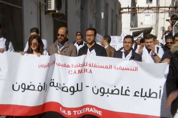 camra_2017's tweet photo. الأطباء المقيمون يهددون “حسبلاوي” بالدخول في إضراب من جديد
#Santé_Dz #Dz #Algérie #Médecins_Résidents #CAMRA
https://t.co/WIy14NQYXq https://t.co/wV5W3Q7SKM