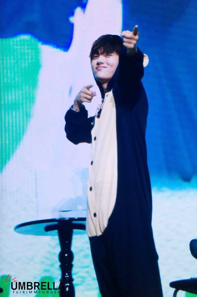 umbrella__l's tweet photo. 180715  Kim Myung-Soo 1st FanMeeting in SEOUL #명수 #엘 슛슛슛!💘💘💘 https://t.co/SSM0l1lvXq