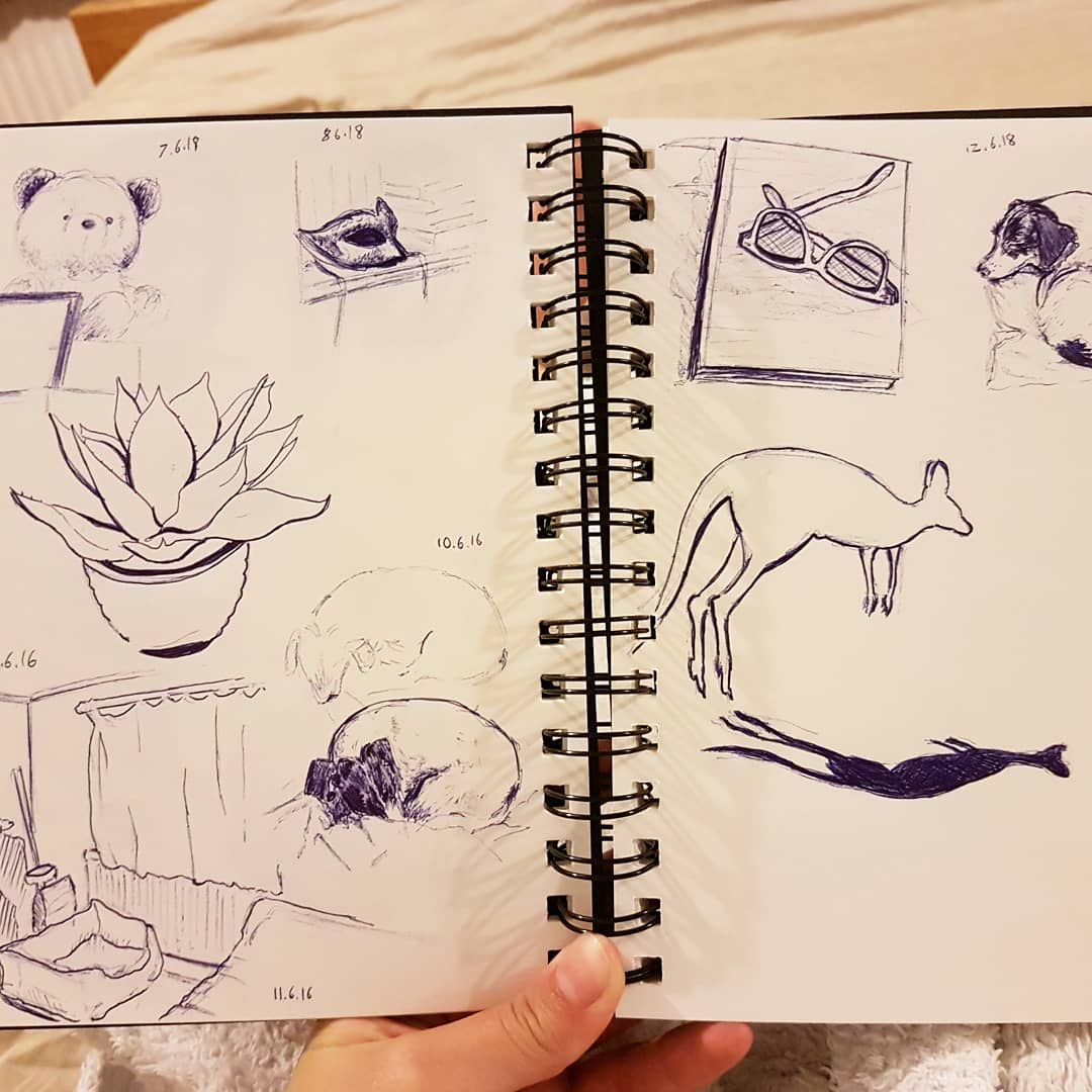 Sophies_Arts's tweet image. More from the quick-sketch-a-day journal! Was trying out some new techniques for life drawing so practiced with Kiko ❤ Also a bit of line drawing practice and other random bits and bobs
#sketch #haventmissedadayyet #journal #art #biro #practice