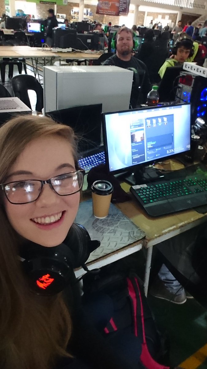 Nicole_N1X3N_Vermaak tweet media