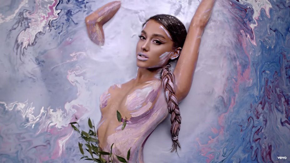Jamonpoint_com's tweet photo. VIDEO: Ariana Grande – God Is A Woman https://t.co/elNKZ2uryG https://t.co/XejsQoLOjI