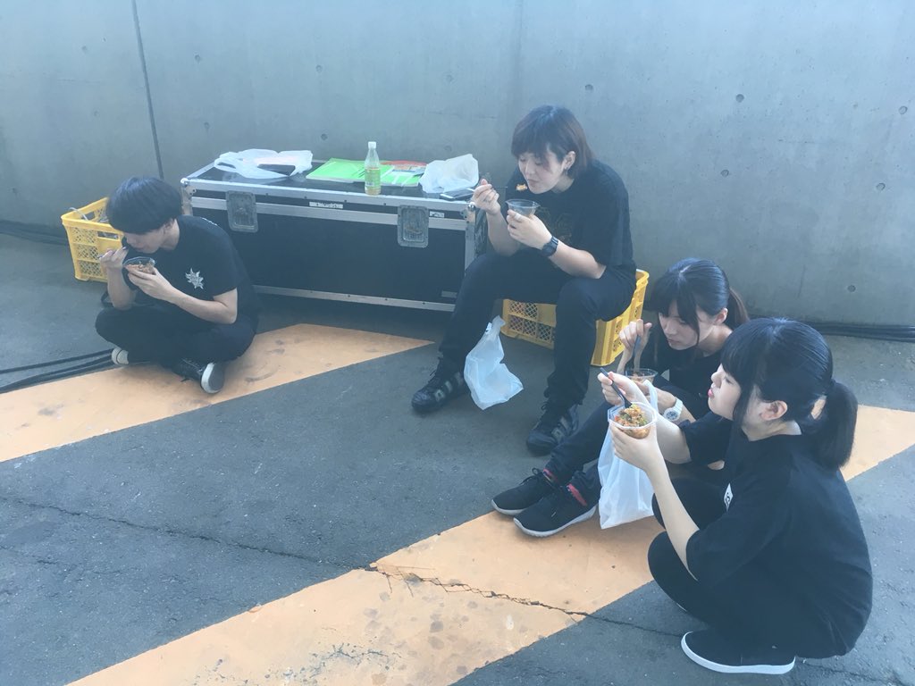 show_k_makeup's tweet photo. 飲食ブース、みんな行った？
スタッフやってて忙しい人は中々食べる時間もなかったりしたかもね。
そう、いまだ！と思った時食べるのって重要だよね https://t.co/dXi7Mwn35a