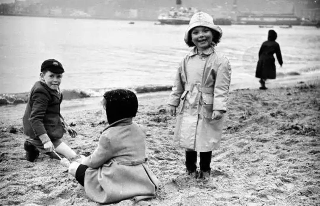 surface_cafe's tweet image. We are closed this Glasgow Fair Sunday. The staff at Surface+ hope you had a great weekend.....now get down to Rothesay, sun's oot!  :) 
(Image: John Murray/Picture Post/Getty Images)
We are open as normal from 8.30am on Monday. #glasgowfair #holidayweekend #glasgowholiday