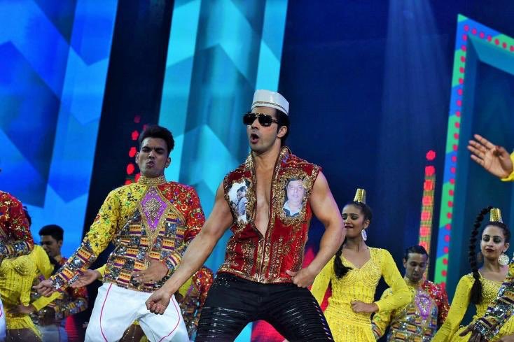 IIFA's tweet photo. Ain’t he the cutest?
Watch his performance from IIFA 2017 on #IIFAFlashback, right now, only on @ColorsTV. https://t.co/arseZt5acQ