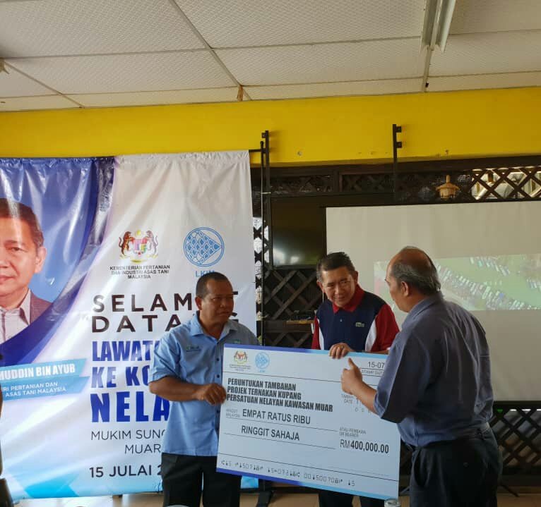 LKIM_Malaysia's tweet photo. Selesai sudah program YBM Tuan @HajiSalahuddin Bersama Nelayan Mukim Sungai Balang. YBM mengingatkan sekali lagi bantuan akn diberikn kpd mereka yg benar2 memerlukan dgn mengurangkn red tape dn kerenah birokrasi. Terima kasih YBM, @moaMalaysia dan semua yg terlibat.
#MOA
#LKIM https://t.co/fLP4iAMSt1