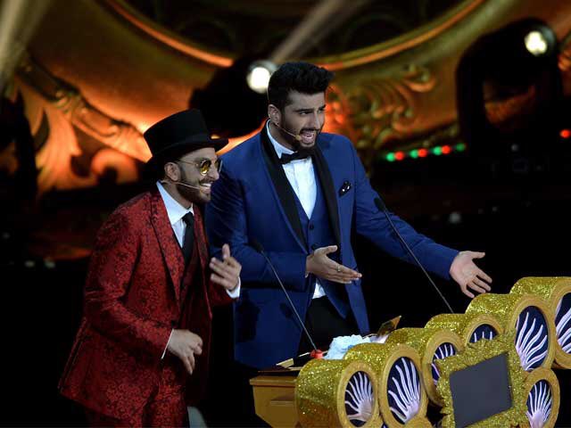 IIFA's tweet photo. Baba and Baba doing their thing at IIFA 2015. #IIFAFlashback on @ColorsTV is bringing their chemistry back for you!
@RanveerOfficial @arjunk26 https://t.co/WpfXiAWvwr