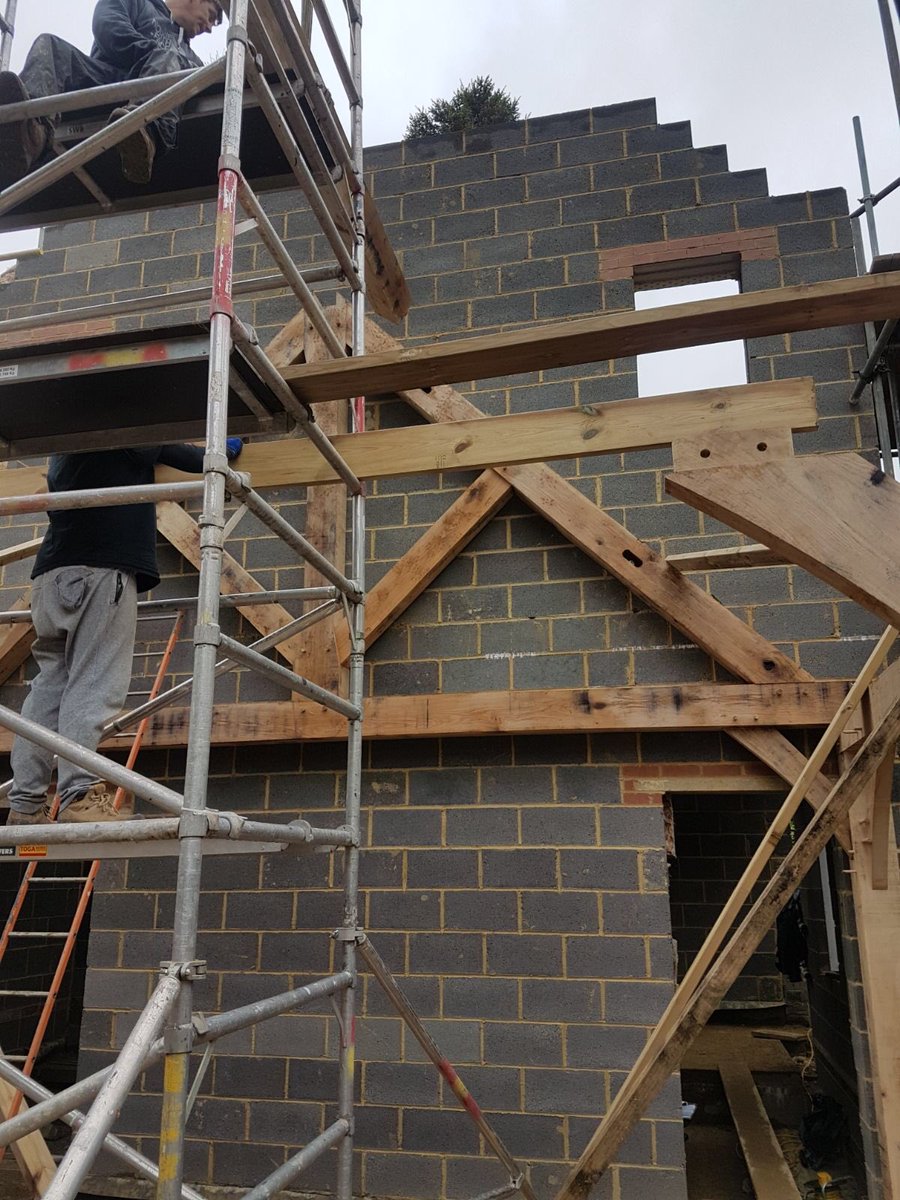 DistinctLtd's tweet photo. Chorleywood project- oak frame work being installed!! https://t.co/QkmGUuMbhG