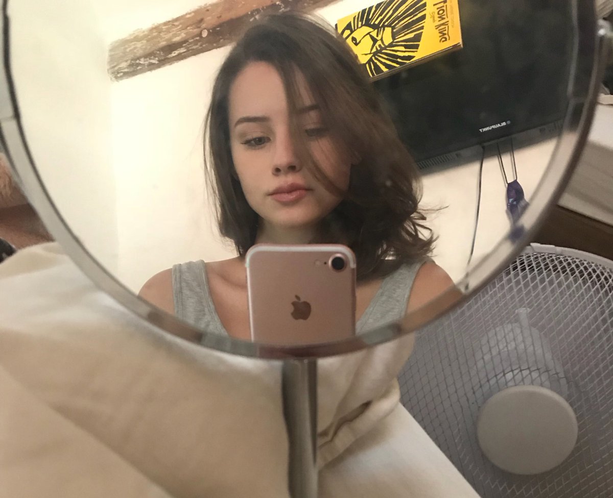 5thWavers's tweet photo. It’s my birthday so here’s a selfieeeeee https://t.co/G6LuZxfPkw