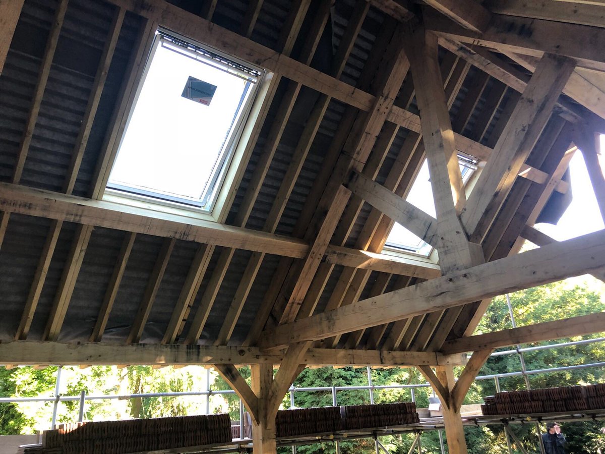 DistinctLtd's tweet photo. Chorleywood project - roofing team in to keep room water tight! #builders,#developers,#carpentry,#oak,#roofers,#windows https://t.co/vmNkURW4Tp