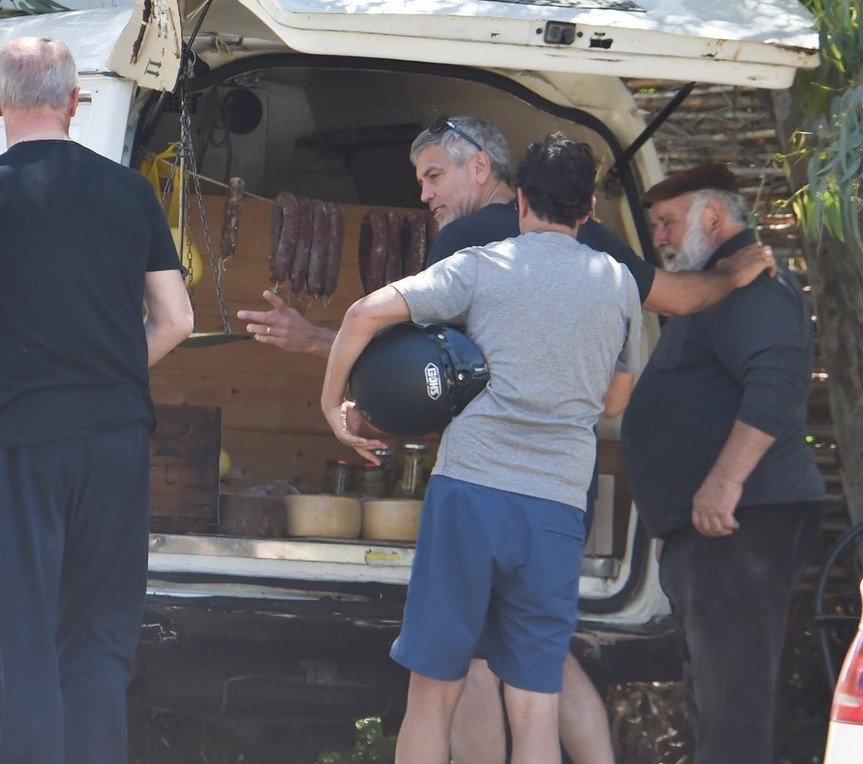 lanuovasardegna's tweet photo. Clooney da l’addio al set: «La Sardegna mi piace tornerò presto da voi» https://t.co/vTdWJBbCEv https://t.co/PjeyHGSbwC