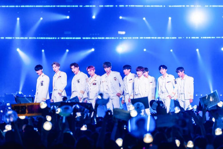 straits_times's tweet photo. Some fans complain about alleged aggressive security at concert of #Kpop boyband #WannaOne https://t.co/OWn4lXMnb5 https://t.co/xTnTokOjOe