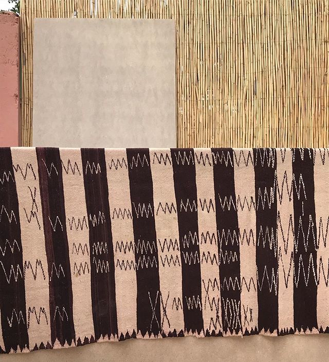 New find: vintage Berber textile in natural undyed wool.
#vintagetextiles #newfind #sourcingtrip #sourcing #handmadetextile #handwoventextiles #pattern #undyedwool #wool #woolblanket #blanket #larusi #larusirugs #moroccotravel ift.tt/2KUqfs1
