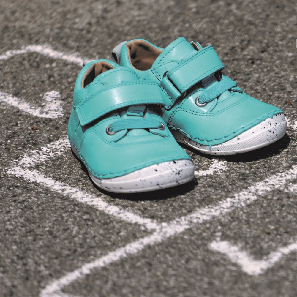 FroddoUk's tweet photo. This seasons's collection is bursting with #colour 🌈look at these beautifully vibrant, anti-scuff trainers for example!
 #froddo #kids #shoes #kidsfashion #colourful #vibrant

Find them in one of our many stockists stores at https://t.co/wvoWkI20SL https://t.co/pna25XmR2a