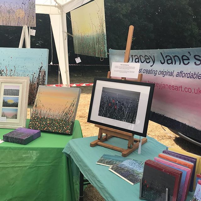 A busy afternoon at Chipstead Flower Show yesterday. Heat got to me to be honest but a really great event, my Remembrance prints proving very popular. ift.tt/2LiE0gc