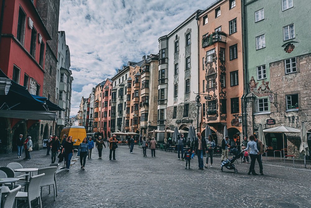 Freelensers's tweet photo. On en parle pas (assez) souvent, mais l'#Autriche 🇦🇹 est dans nos cœurs et #Innsbruck, ah, Innsbruck... #tryol #montagne #randonée ➡️ https://t.co/1QAOTLV3Pw https://t.co/5raBHXxhNm