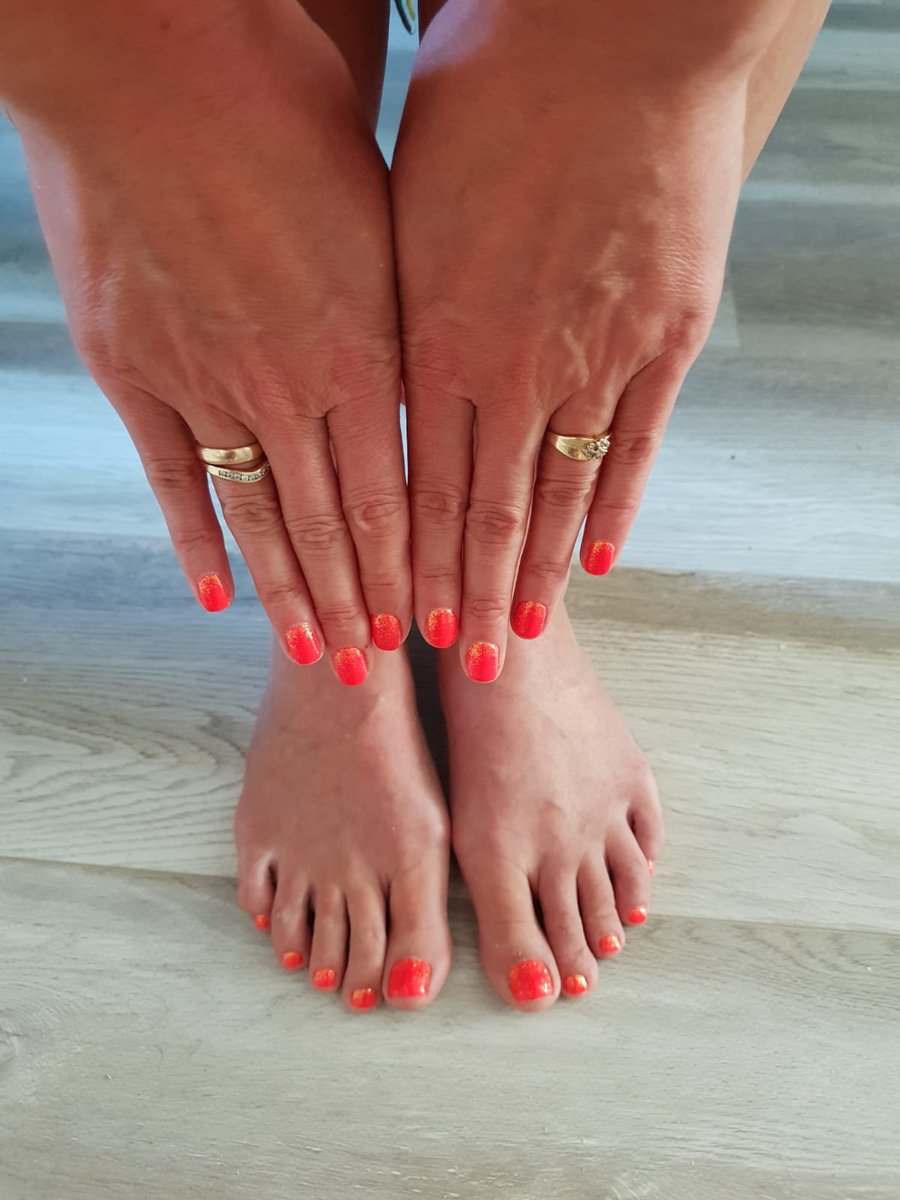 womankindbeauty's tweet photo. Holiday shellac hands and feet with lobster roll! β€οΈβ€οΈβ€οΈ #nailspiration #nailsonpoint #nailsofinstagram #shellacnailsedinburgh #edinburghnails #edinburghbeauty #edinburghbeautysalon #beautysalonedinburgh https://t.co/vmSy6O5RSh