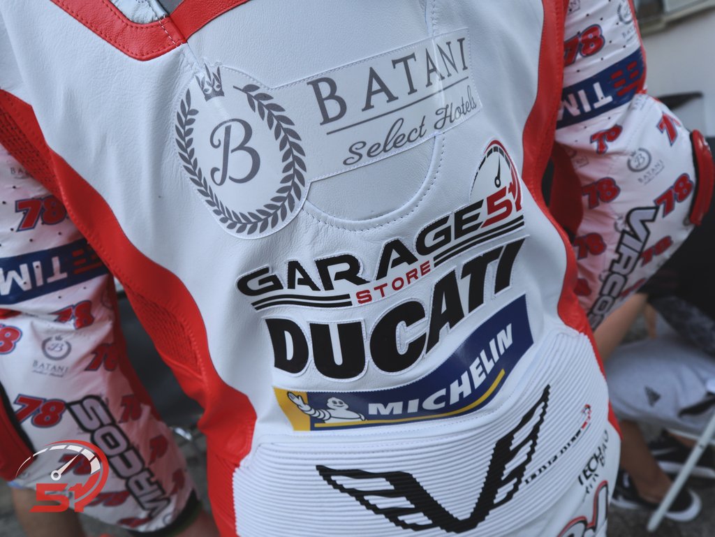 garage51store's tweet photo. 🏁Siamo sempre pronti a scendere in pista! 🏁Cerchi una tuta professionale, magari su misura? Vienici a trovare! ⚡️#garage51store #cesena #racing #vircos #alpinestars #techair #moto #ducati #misano ⚡️ https://t.co/fOJWCl4o7M