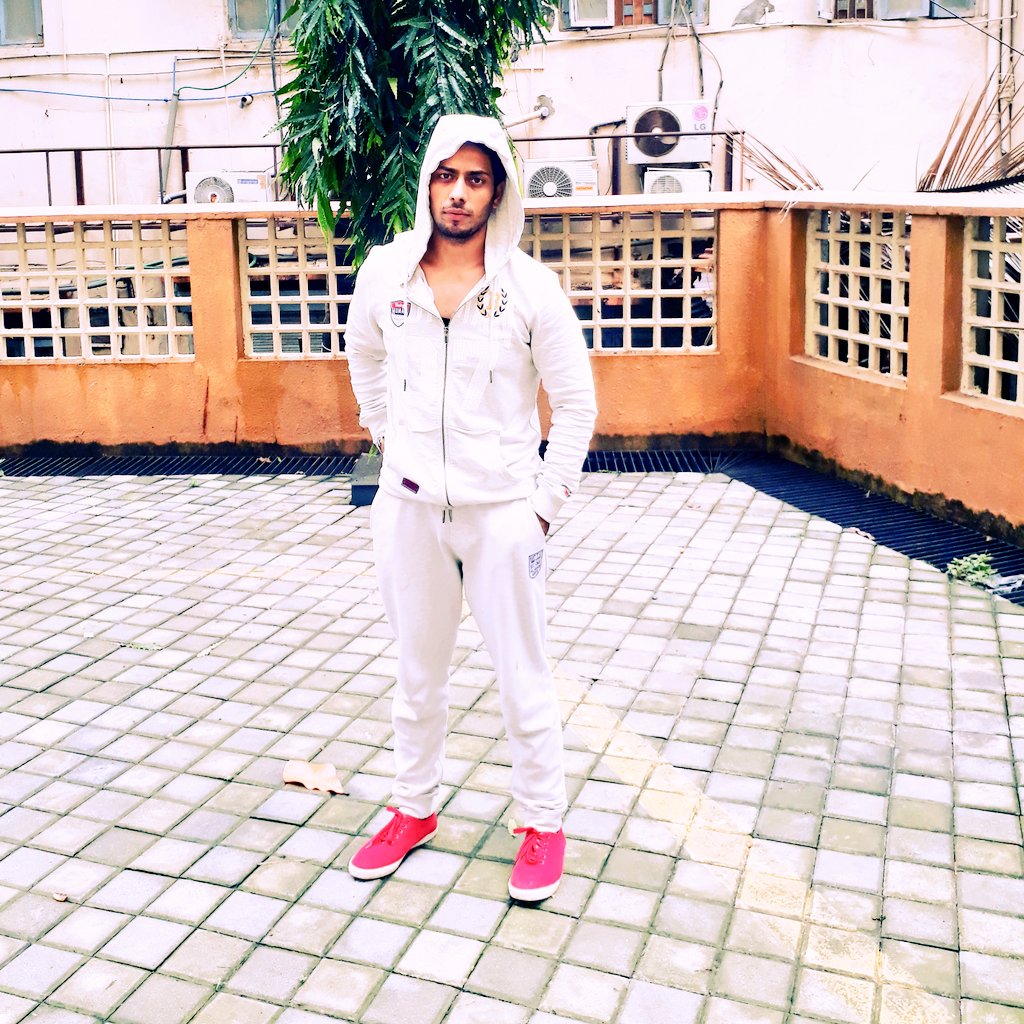 aalam1992khan's tweet photo. @bebeinghuman look good do good feel good with being human clothing... https://t.co/DqkGAxjYnv