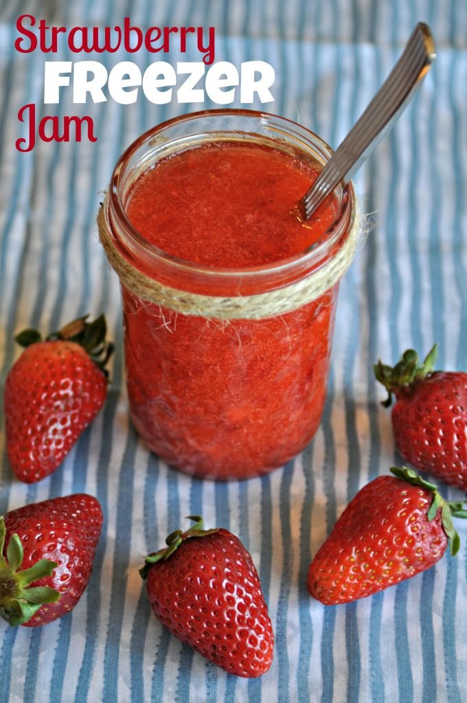 AMothersShadow's tweet photo. Enjoy the taste of fresh strawberries all year long with this EASY STRAWBERRY FREEZER JAM.  It's a great gift, tasty on so many things and you can make it anytime fresh berries come on sale. https://t.co/VMHJjeQhXK #Strawberry #Sugar #Cooking #FoodRecipes #AMothersShadow #TheJam https://t.co/mGXgaA4Gup
