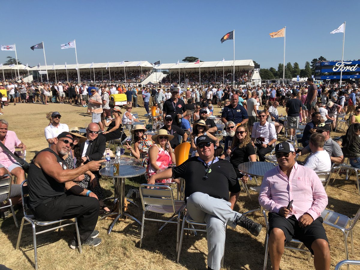 SkinnerRoundUp's tweet photo. .@MSTheGunslinger’s cheering section awaiting his run in the No. 5 @Cessna @ToyotaRacing #SkinnerSpecial on the front lawn @fosgoodwood! Watch the #FOS shootout finals live at https://t.co/yrNubahbM0. #SkinnerFOS https://t.co/8VCHI7iC8y