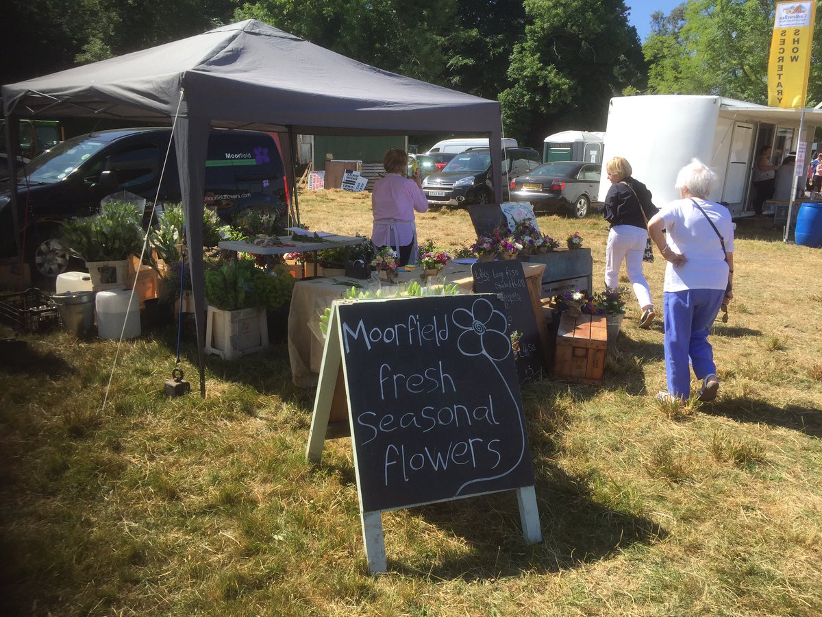 BellBarclay's tweet photo. Really busy day for @MoorfieldFlower @CastlewellanSho. Many thanks to all our customers https://t.co/sCkIu7vY2n